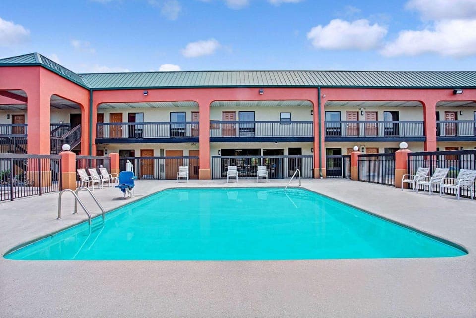 On site, Pool view, Swimming pool, Swimming pool
