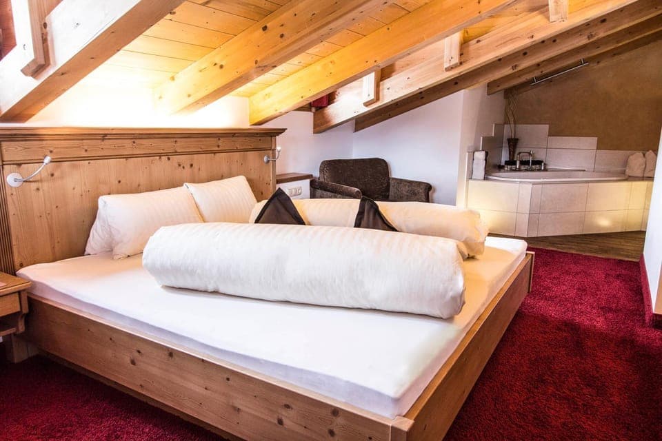 Bed, Photo of the whole room