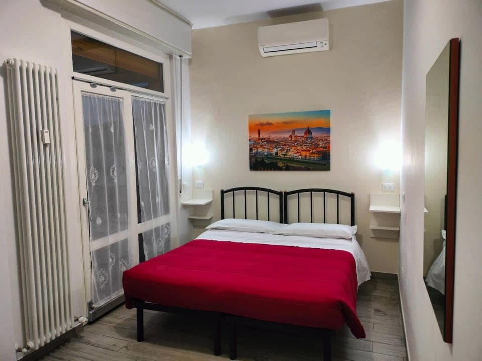 Bed, Photo of the whole room, internet, air conditioner