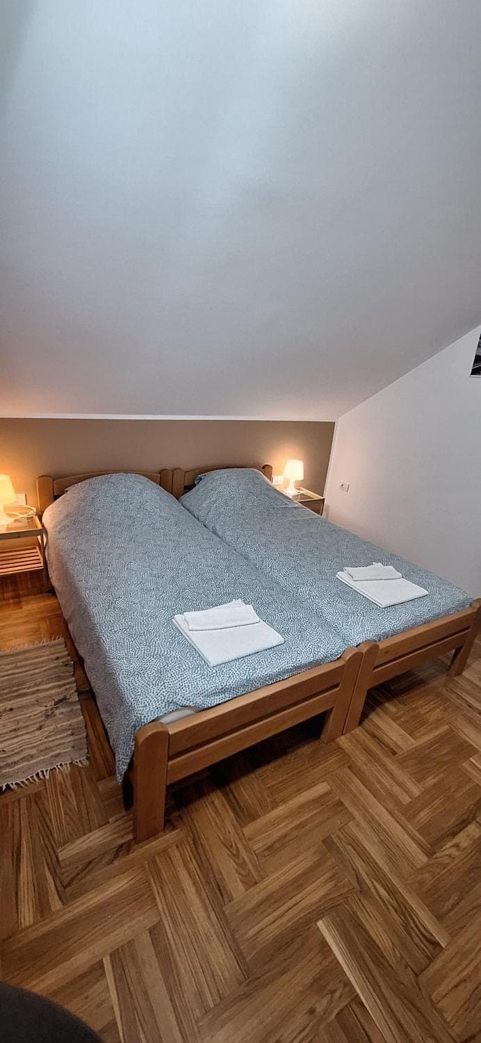 Bed, Photo of the whole room, Bedroom, towels