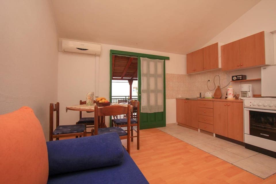 Kitchen or kitchenette, Living room, Seating area, Area and facilities