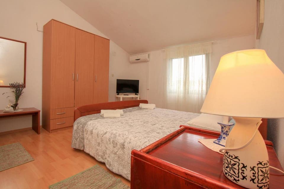 Bed, TV and multimedia, Bedroom, Area and facilities, air conditioner