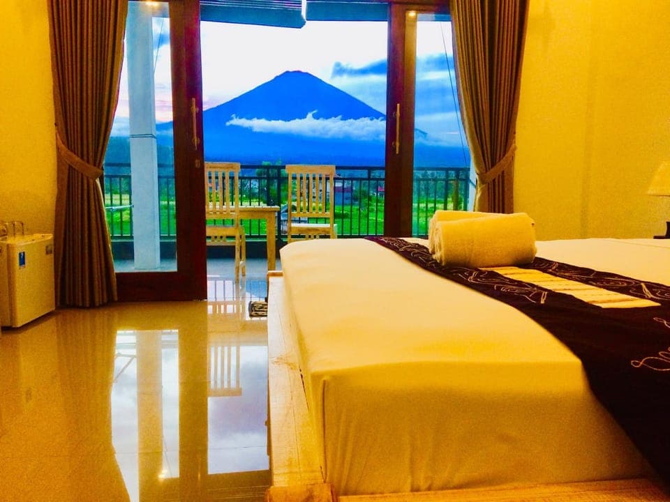 Nearby landmark, Natural landscape, Winter, Balcony/Terrace, Bedroom, On site, Landmark view, Mountain view, Sunset