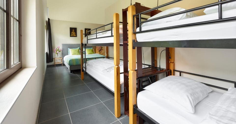 Bathroom, Bedroom, bunk bed