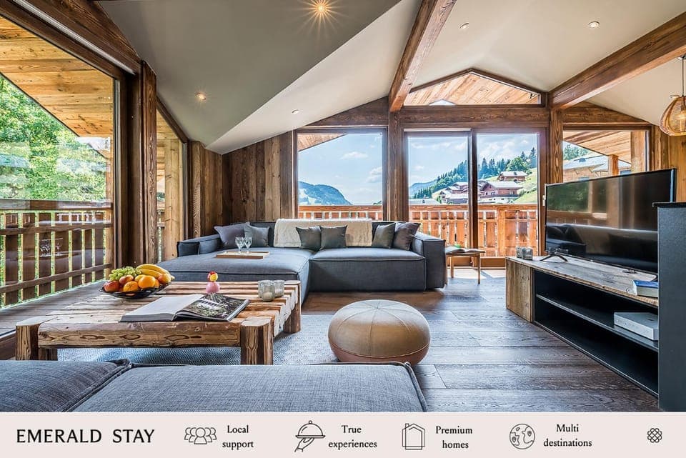 Communal lounge/ TV room, Living room, Seating area