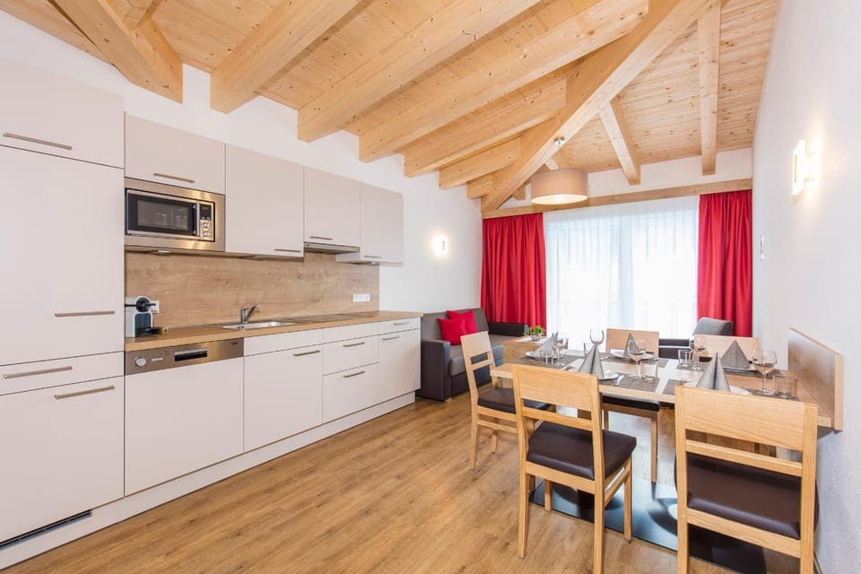 Kitchen or kitchenette, Living room, Seating area, Dining area