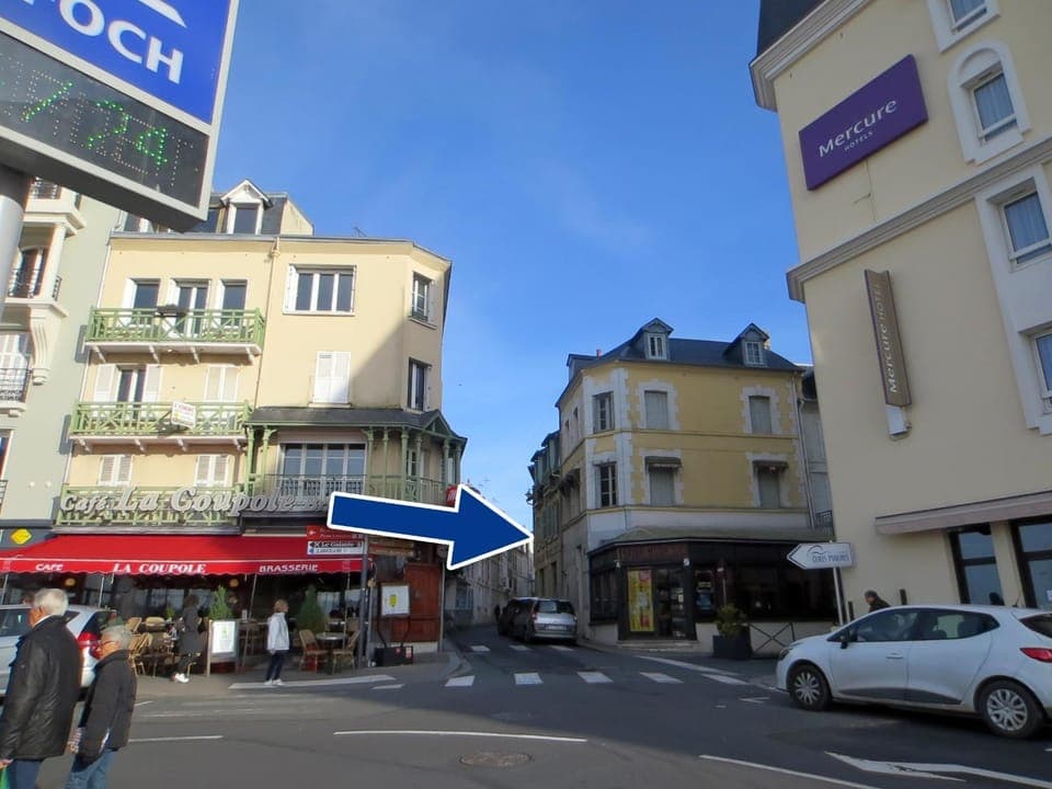 Nearby landmark, Neighbourhood, Casino, Fishing, Nightclub / DJ, Beach, Street view, Entertainment