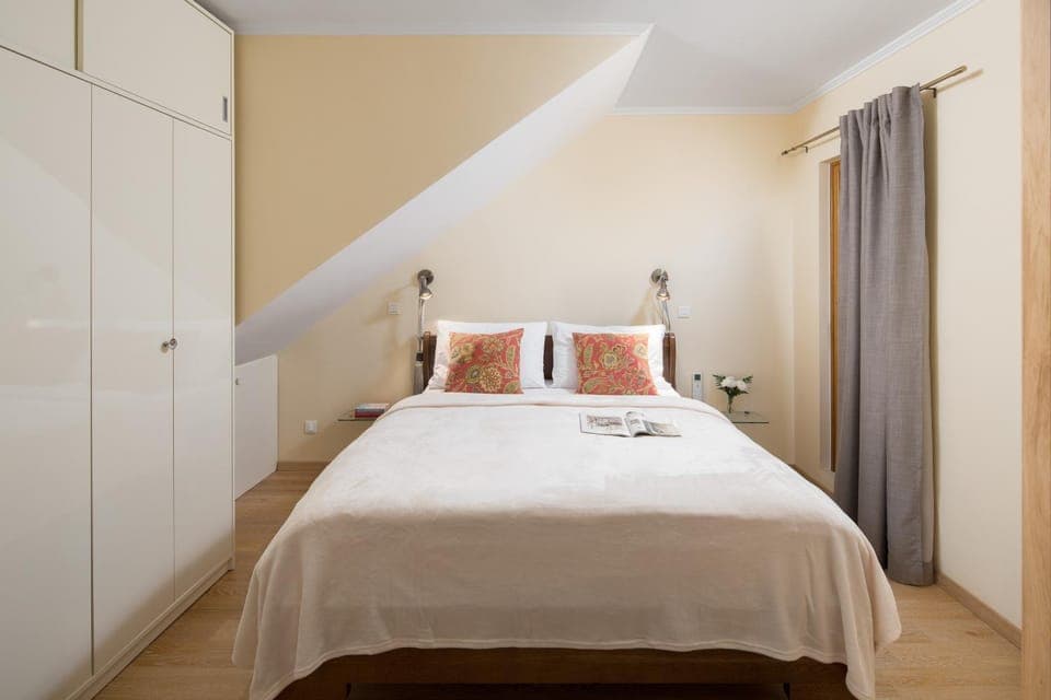 Patio, Bed, Bedroom, Inner courtyard view