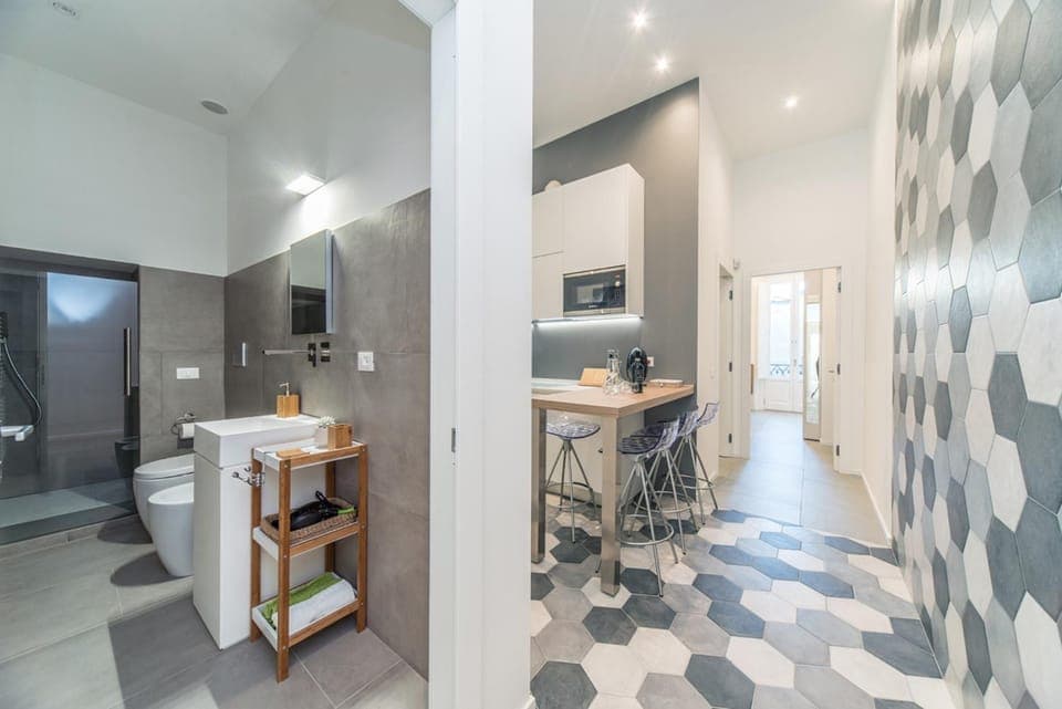 Bathroom, Kitchen or kitchenette, Dining area