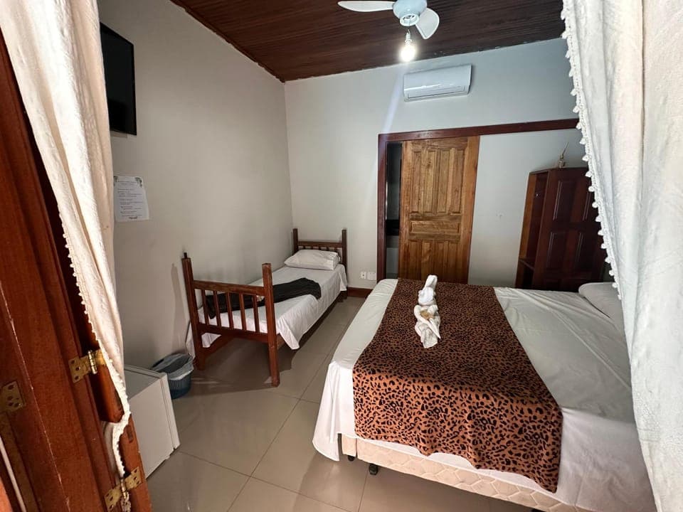 TV and multimedia, Photo of the whole room, Bedroom, towels, air conditioner