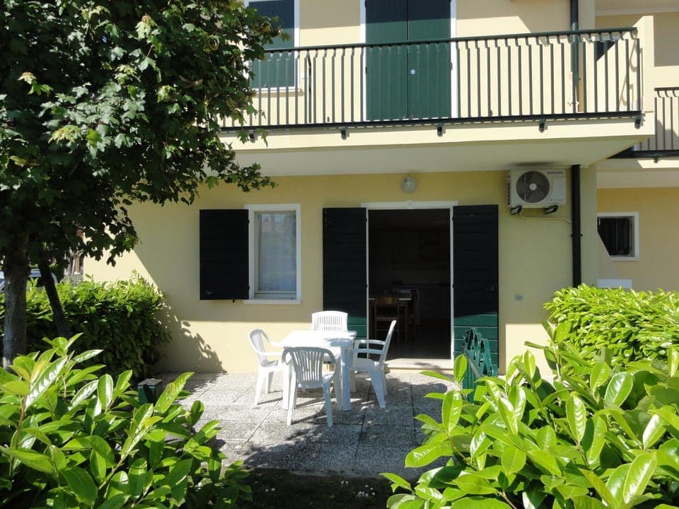 Patio, Facade/entrance