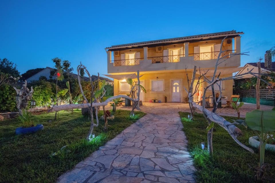 Property building, Facade/entrance, Garden, Garden