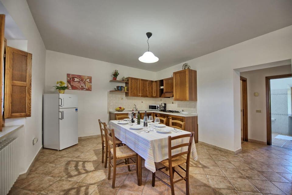 Kitchen or kitchenette, Dining area, stove