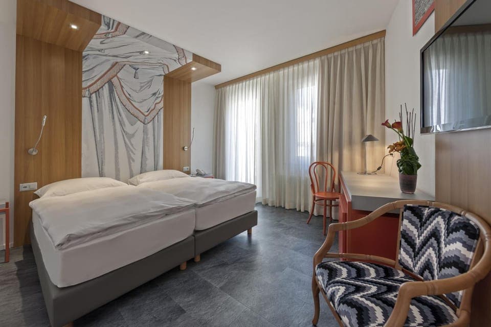 Bed, Photo of the whole room