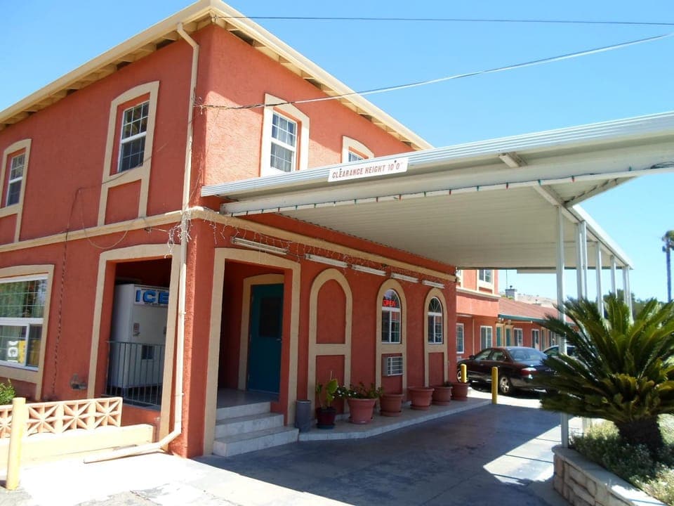 Facade/entrance, Day