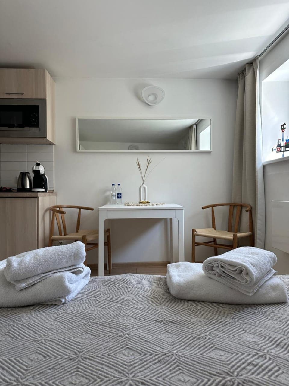 Kitchen or kitchenette, Living room, Photo of the whole room, Dining area