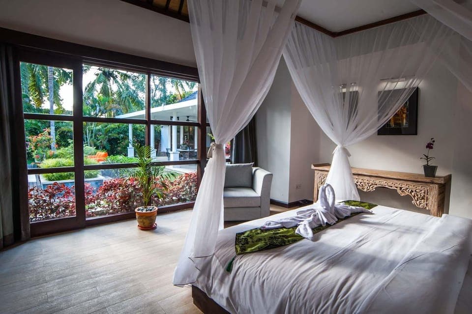 Bed, Bedroom, Garden view