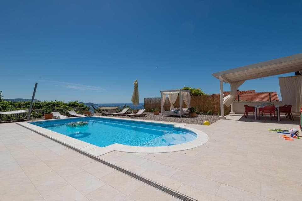 Swimming pool, sunbed