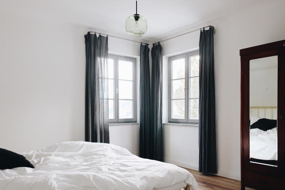 Photo of the whole room, Decorative detail