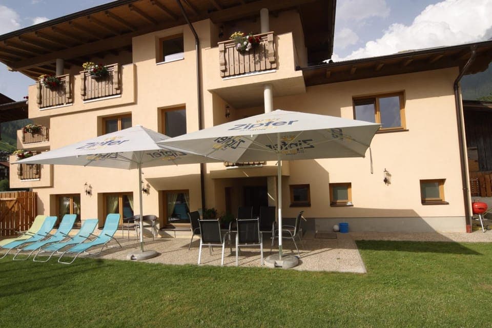 Facade/entrance, Garden