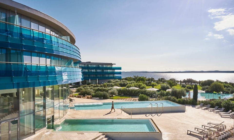 Property building, Day, Natural landscape, Summer, Pool view, Sea view, Swimming pool, Sunrise, Sunset, sunbed