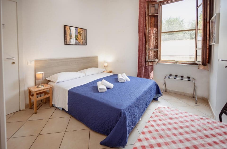 Bed, Photo of the whole room, Bedroom, internet, towels