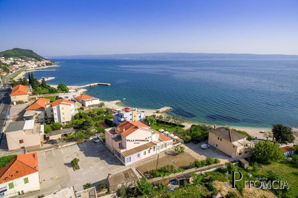 Property building, Bird's eye view, View (from property/room), Beach, Sea view, Area and facilities, Parking