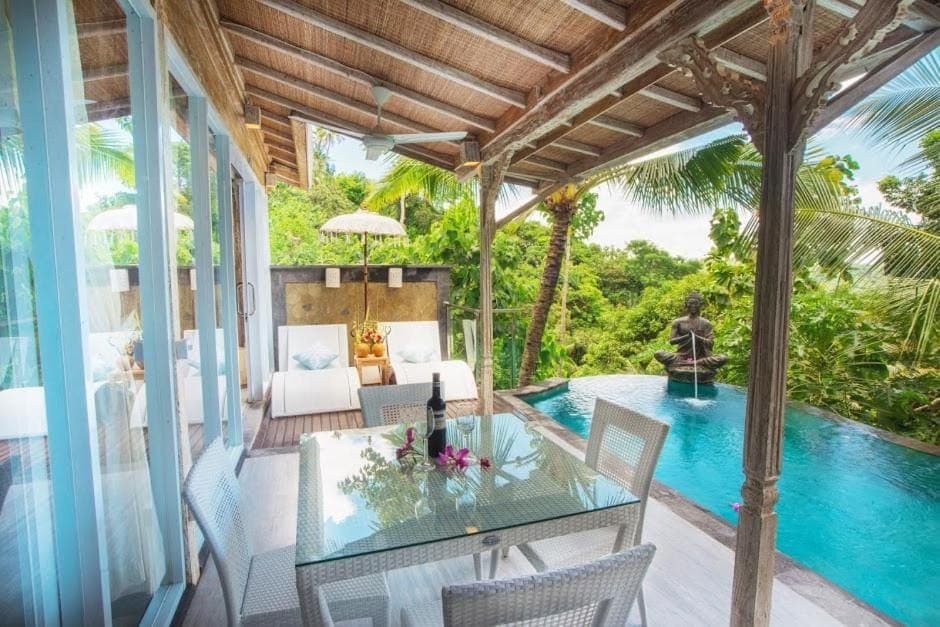 Balcony/Terrace, Dining area, Swimming pool