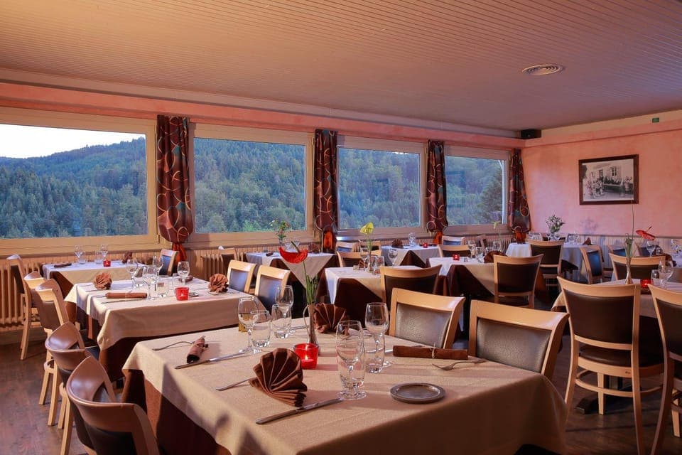 Restaurant/places to eat, Banquet/Function facilities