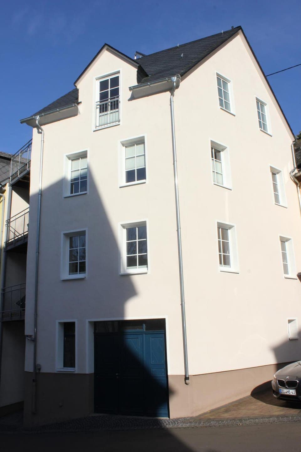 Facade/entrance, Off site