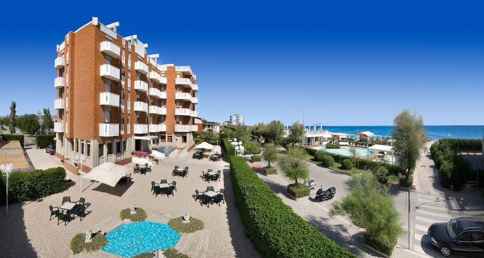 Facade/entrance, Bird's eye view, Garden