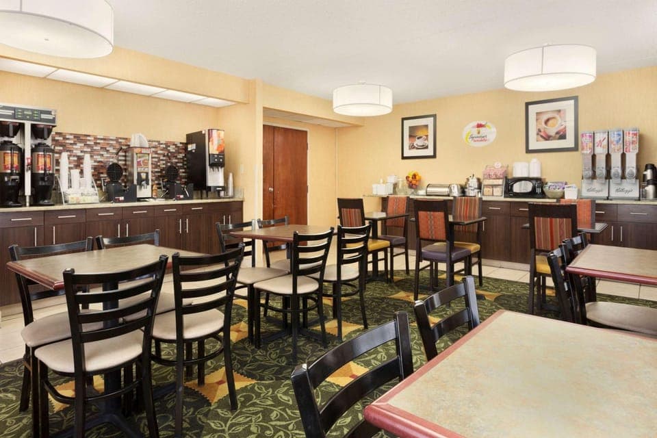 Restaurant/places to eat, Dining area, On site