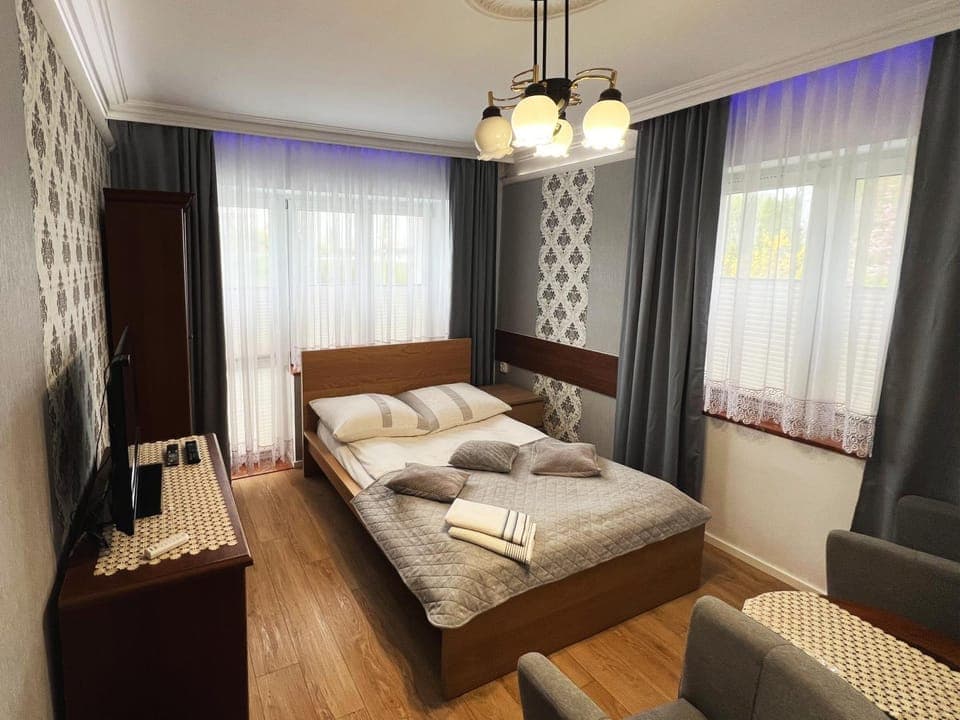 Bed, Photo of the whole room, towels