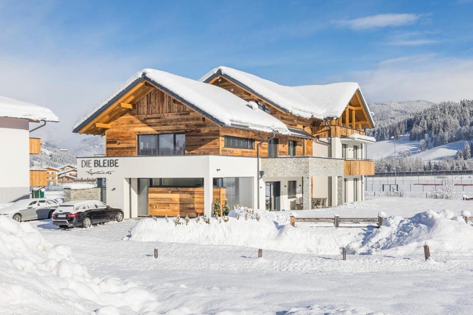 Facade/entrance, Winter