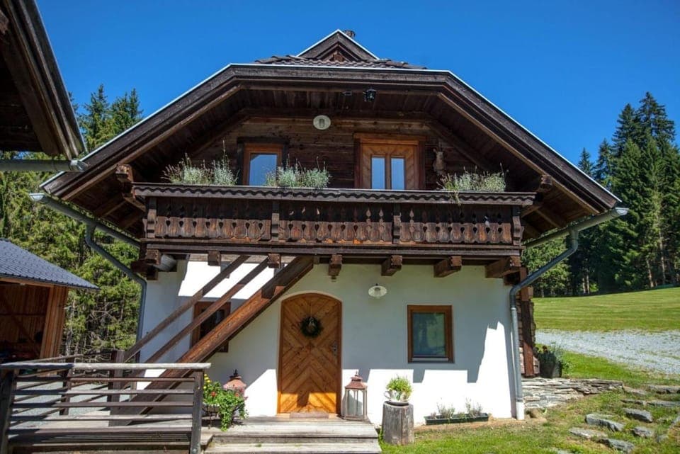 Facade/entrance, Balcony/Terrace