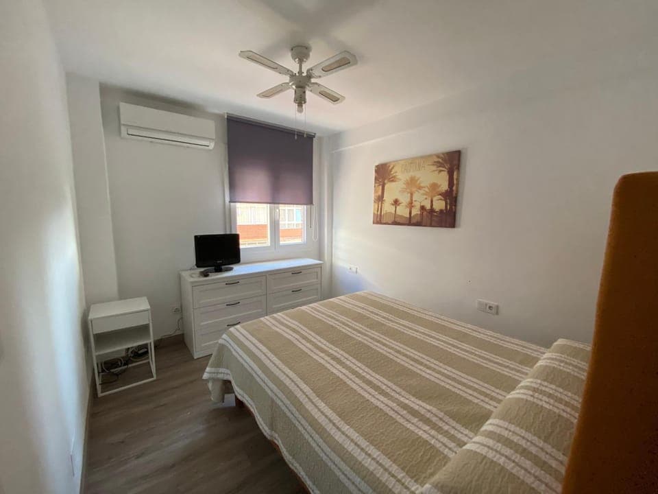 Bed, TV and multimedia, Other, Photo of the whole room, Decorative detail, air conditioner