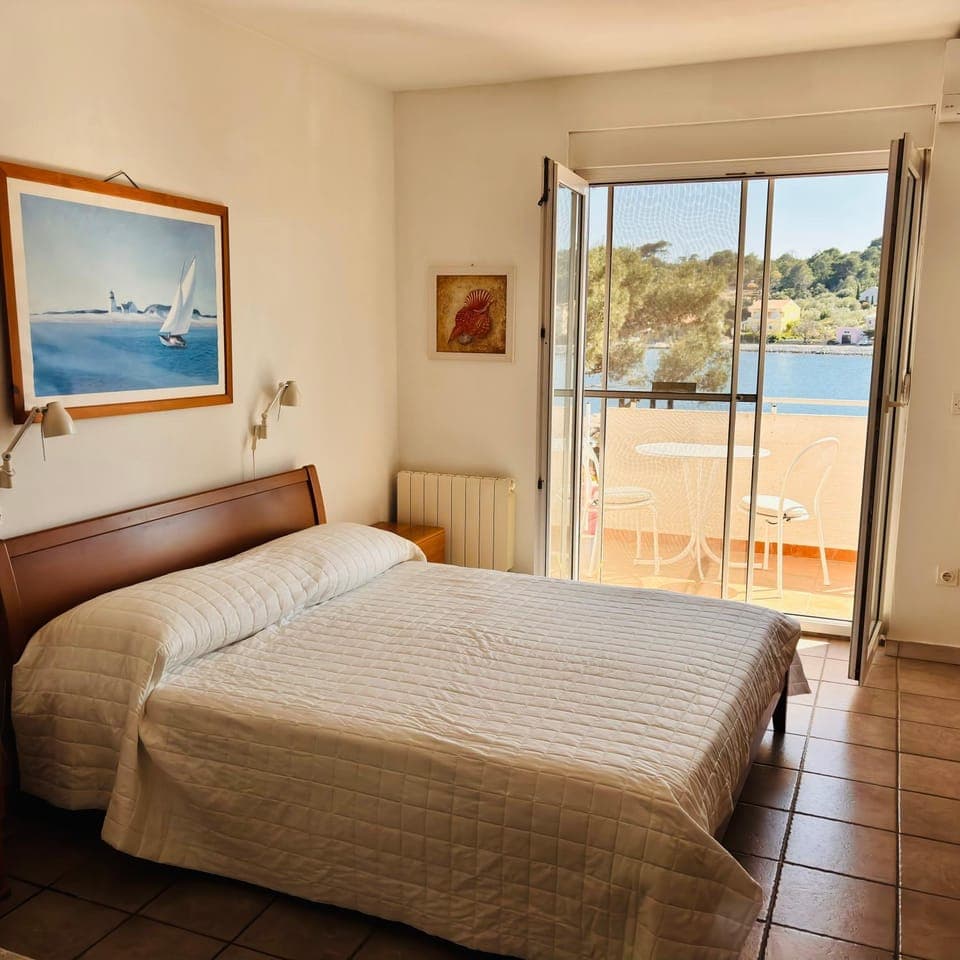 View (from property/room), Balcony/Terrace, Bedroom
