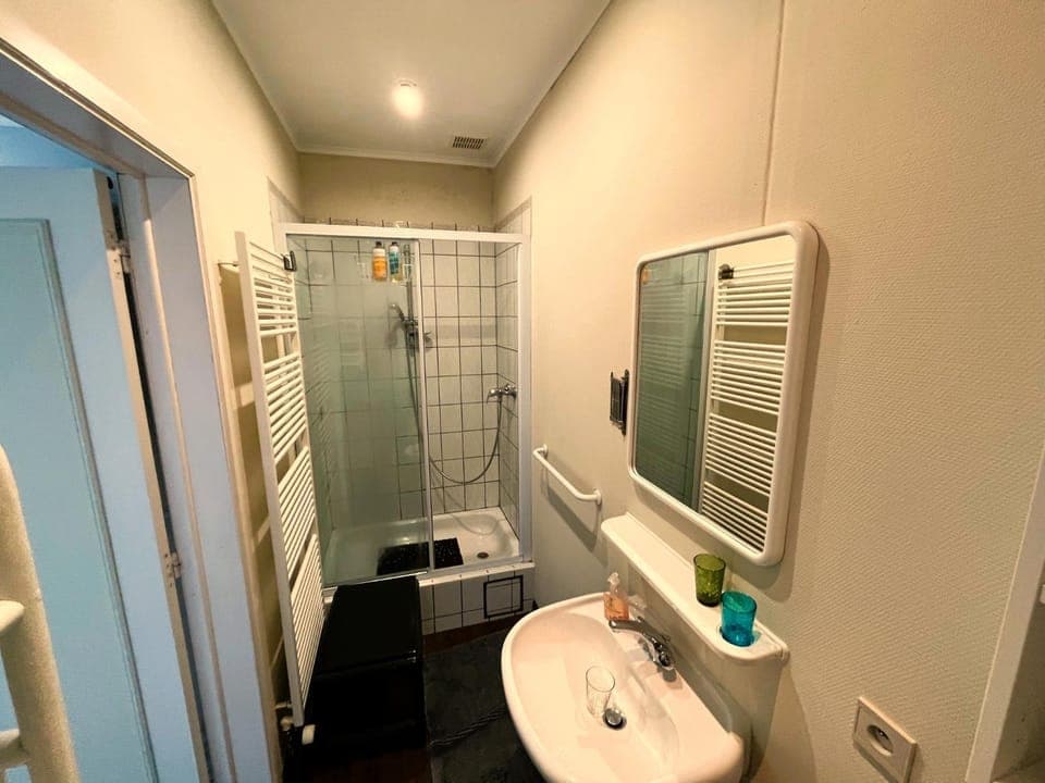 Bathroom, hair dryier, towels