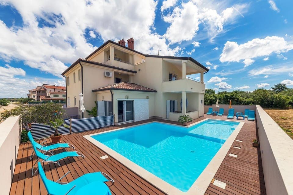 Property building, Swimming pool