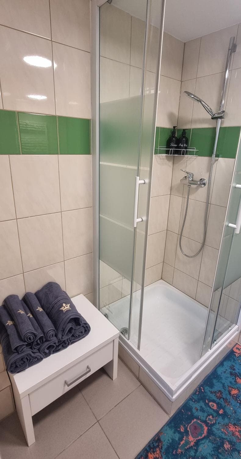 Shower, Bathroom, towels