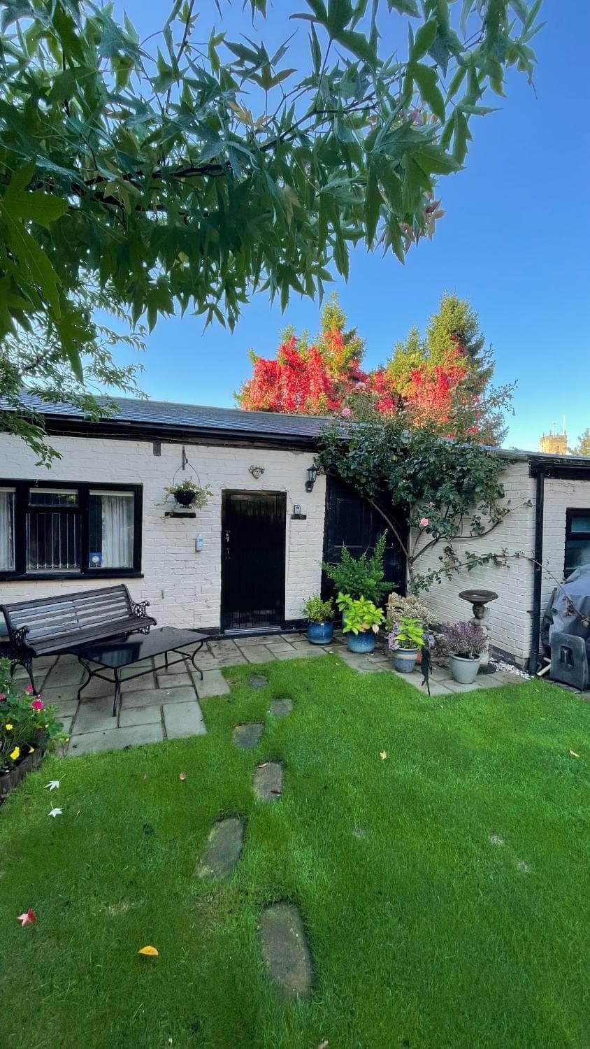 Property building, Facade/entrance, Garden