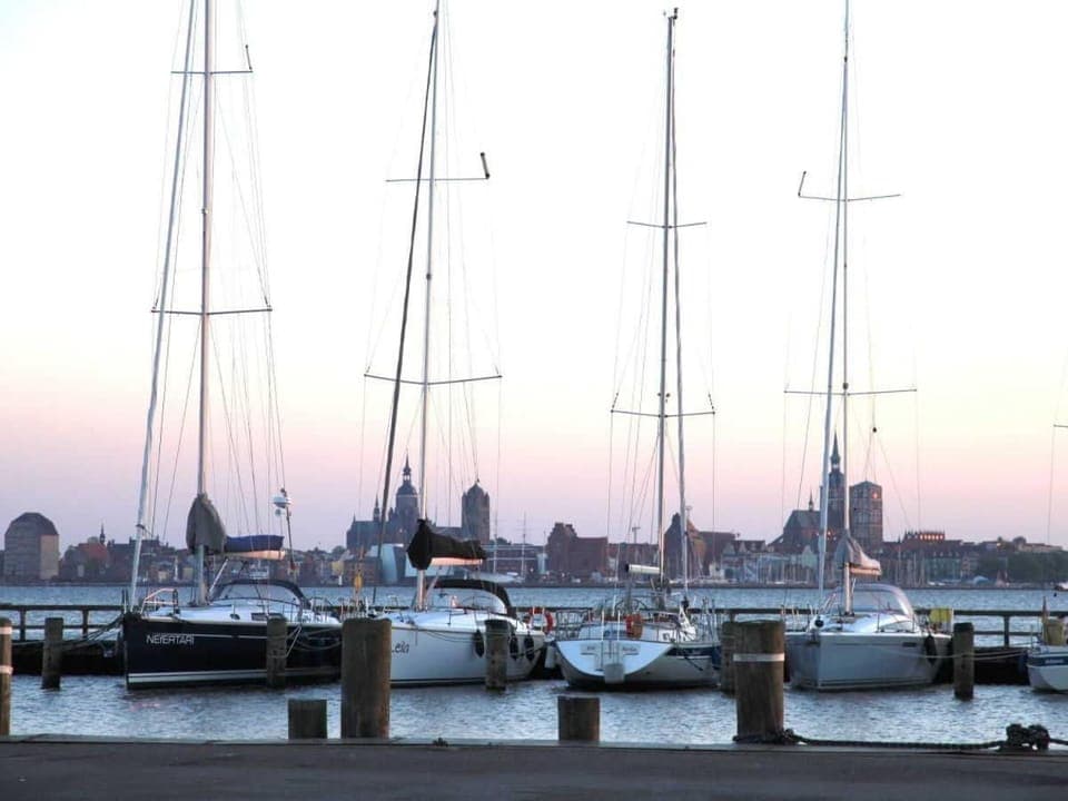 Nearby landmark, Natural landscape, City view, Lake view