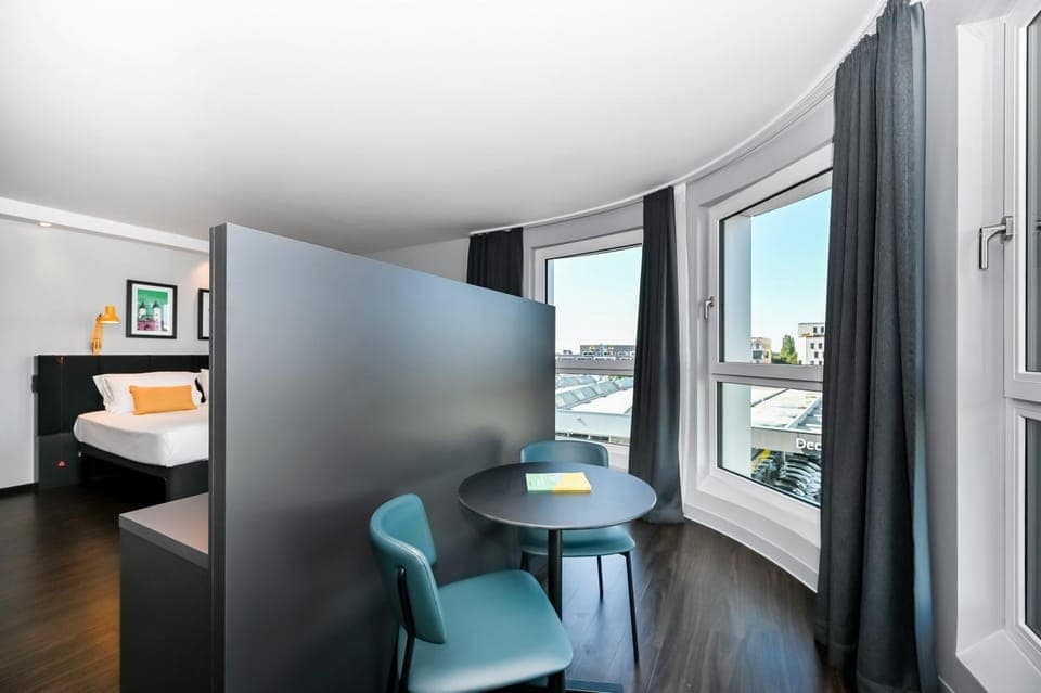 View (from property/room), Photo of the whole room, Seating area