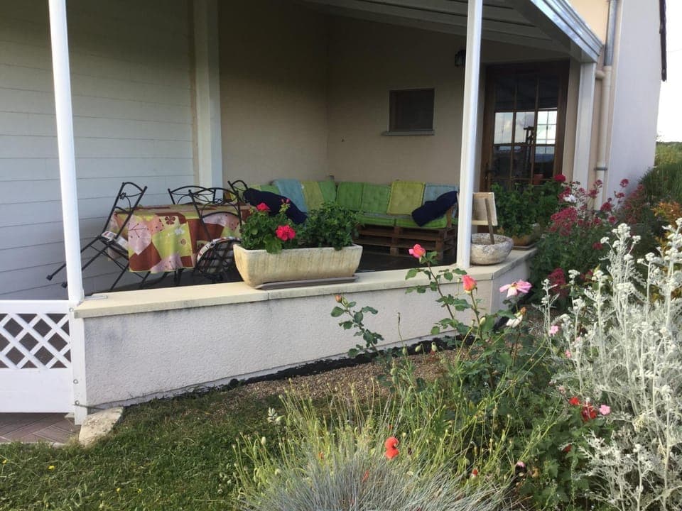 Patio, Day, Garden, Living room, Seating area, Garden view