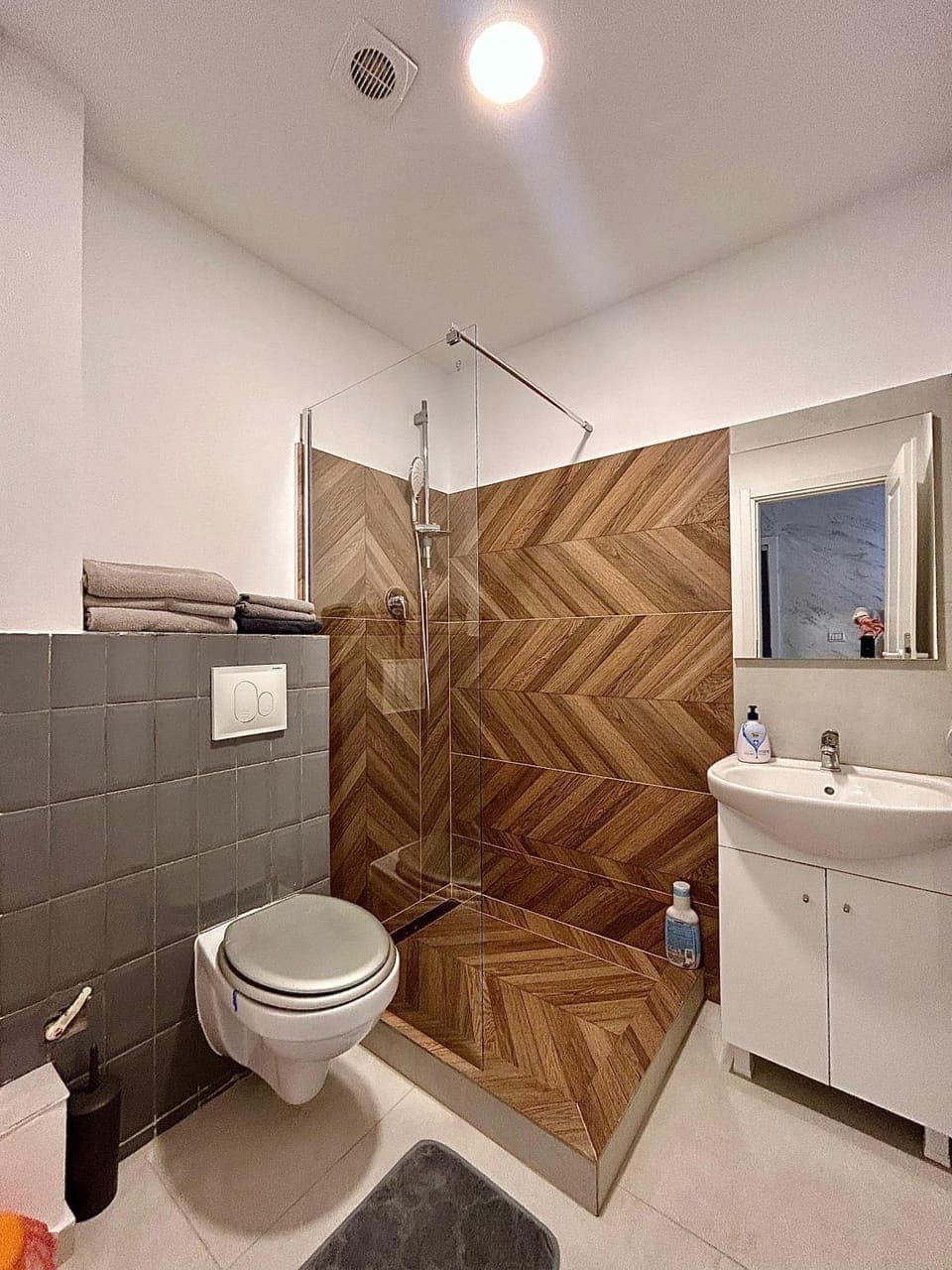 Shower, Toilet, Bathroom, towels