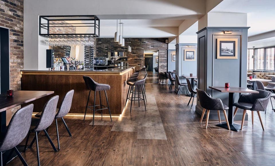 Restaurant/places to eat, Lounge or bar