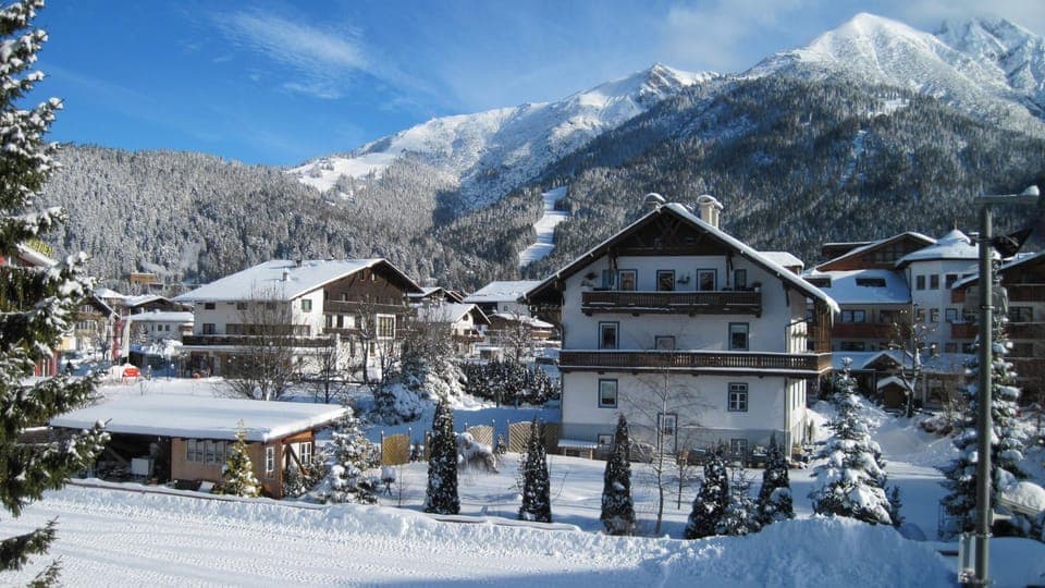 Day, Winter, Mountain view, Area and facilities