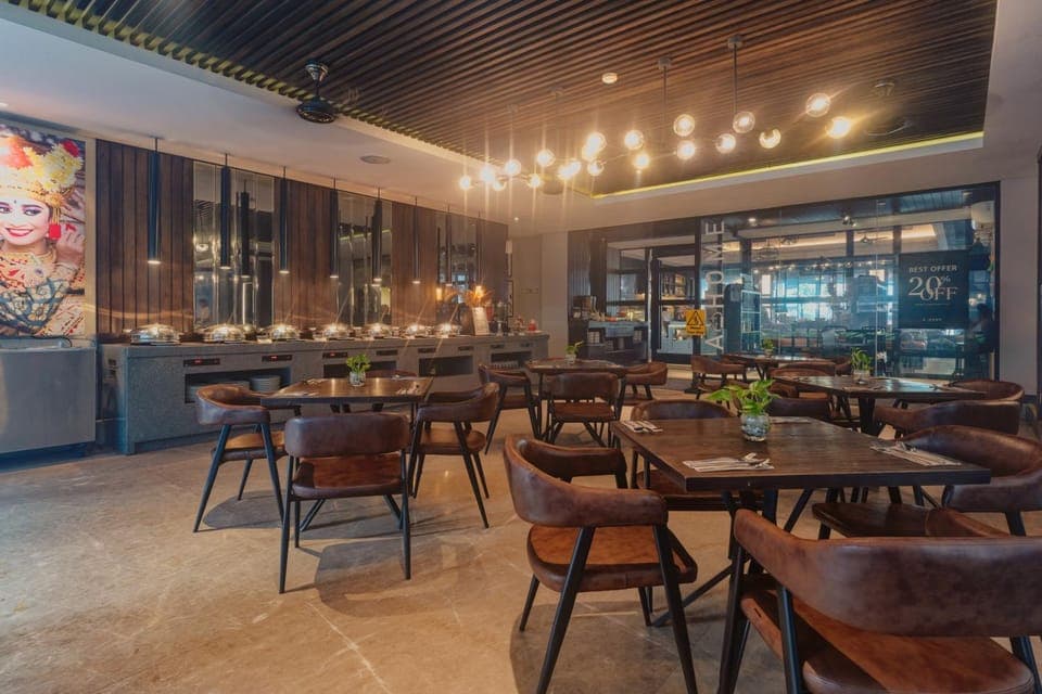 Restaurant/places to eat, Seating area, Breakfast