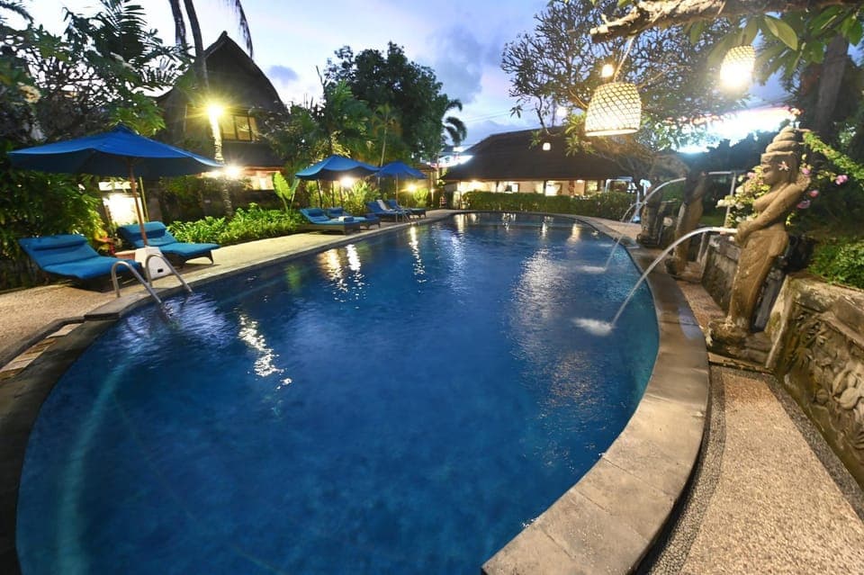Swimming pool