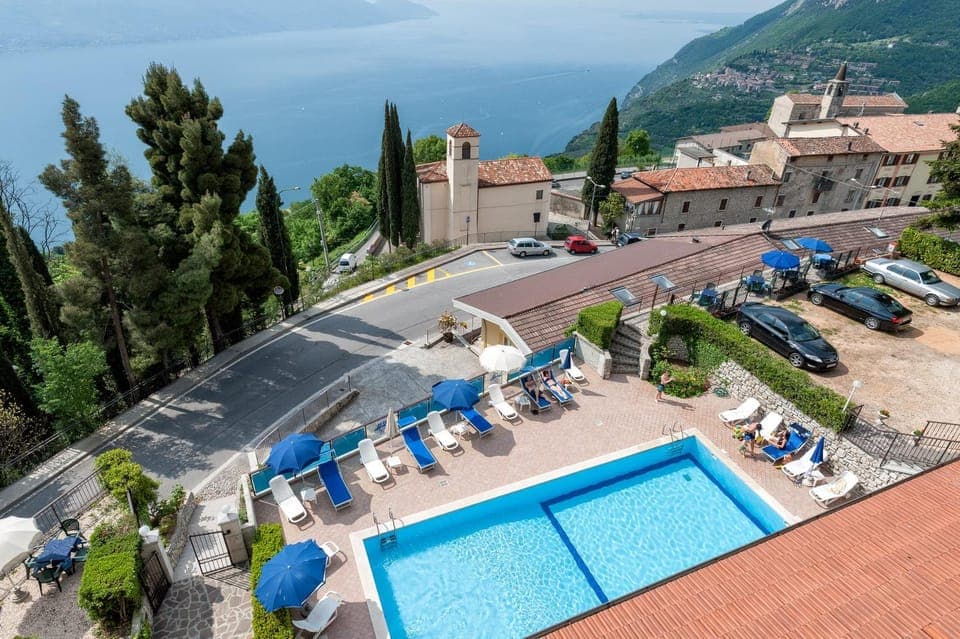 Lake view, Pool view, Swimming pool